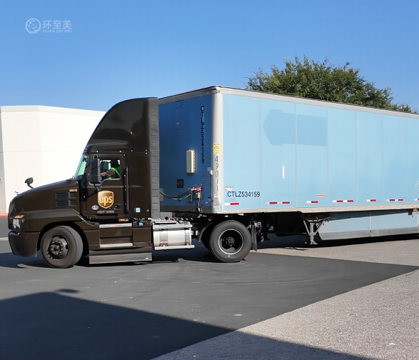 大貨發(fā)美國，尾程派送選快遞還是卡車？